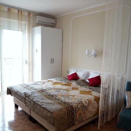 אוריקום Elen Apartment - Adults Only מראה חיצוני תמונה