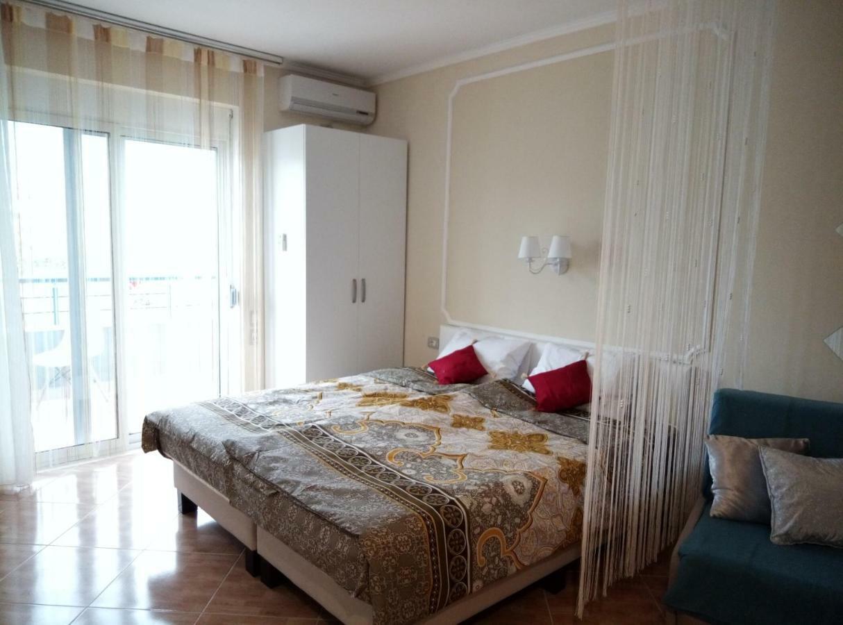 אוריקום Elen Apartment - Adults Only מראה חיצוני תמונה